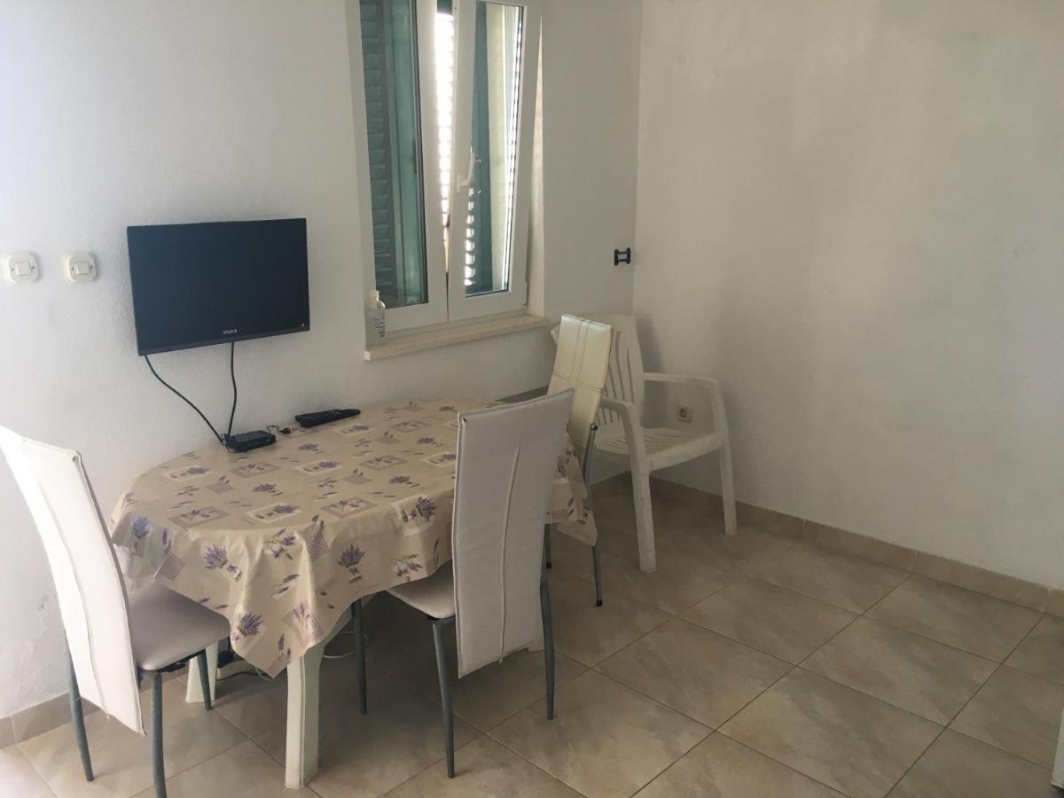 Apartmani Domenika Zuljana Bagian luar foto